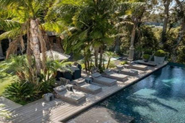 Laeticia Halliday vend sa villa de Los Angeles avec Coldwell Banker